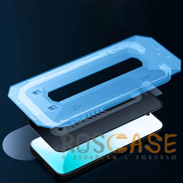 Фото Черный Nillkin Privacy | Защитное стекло Антишпион с системой автонаклеивания для iPhone 17 Pro Max