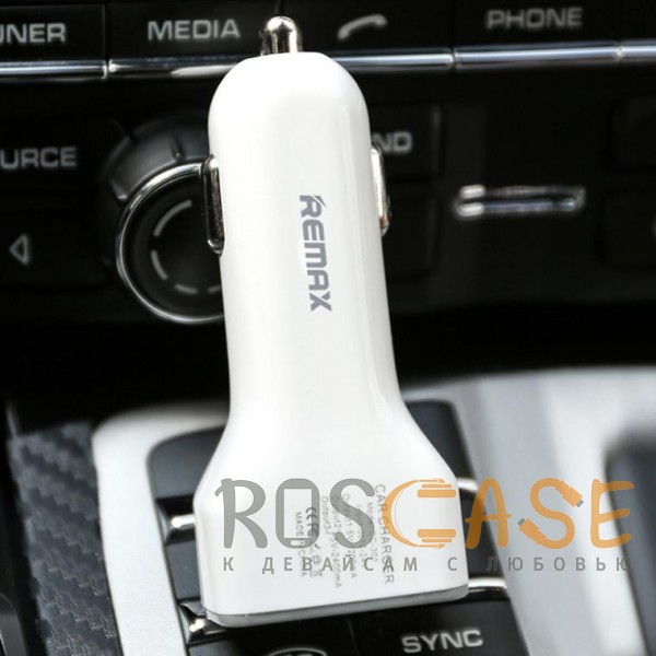 Фотография Белый REMAX RCC301 | Автомобильное зарядное устройство на 3 USB (3.6A)